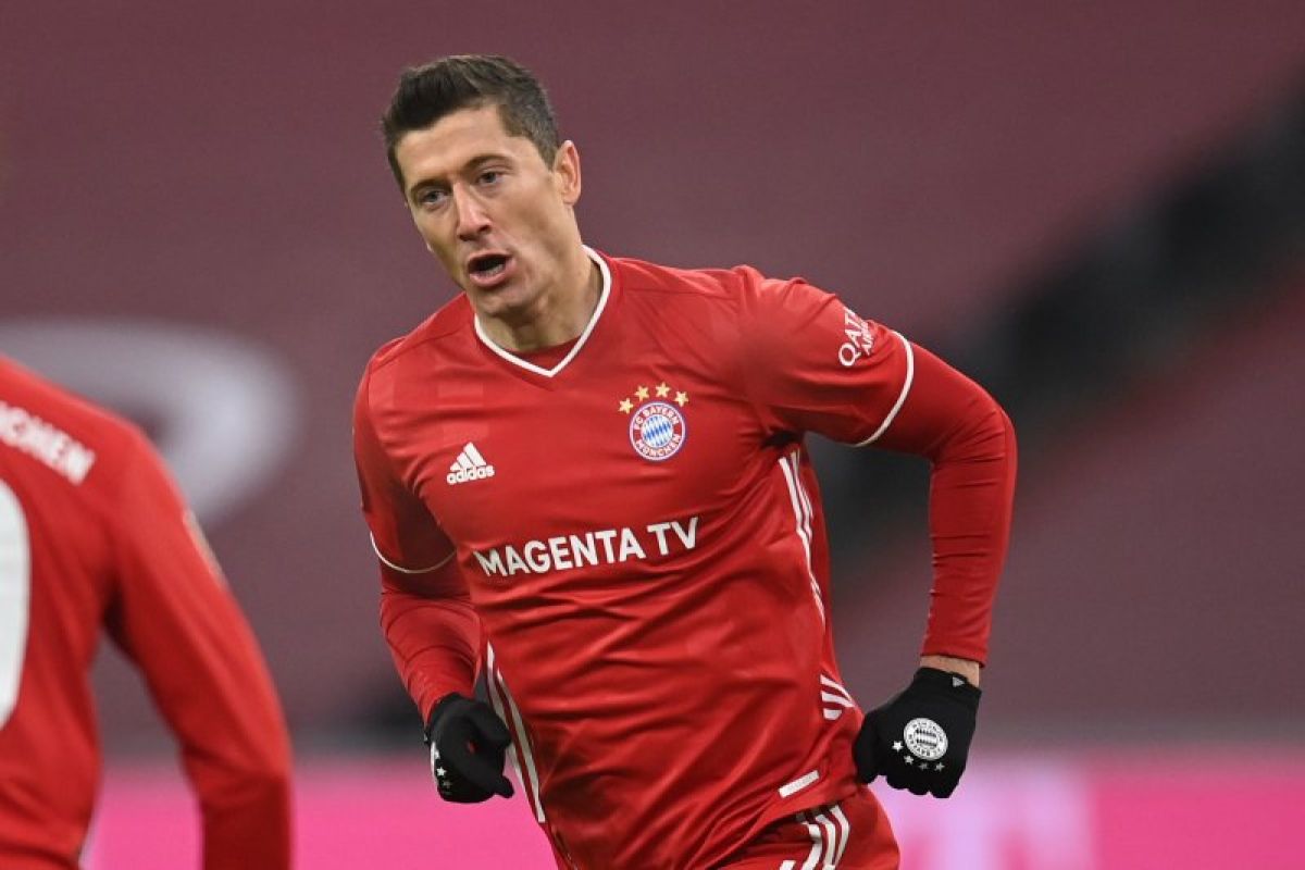 Robert Lewandowski mencetak gol ke-250 Bundesliga