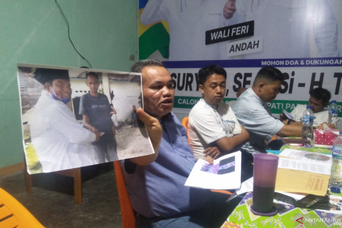 Tim Tri Suryadi-Taslim laporkan Suhatri Bur-Rahmang ke Bawaslu Sumbar terkait dugaan sejumlah pelanggaran