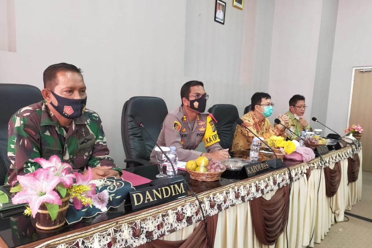 Tim terpadu cegah kerumunan di Pelabuhan Tanjungkalian Bangka Barat