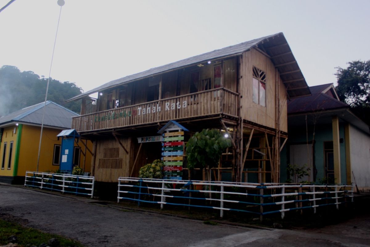 Rumah bambu Banda, strategi selamatkan pasir dan biota laut (Bagian-2)