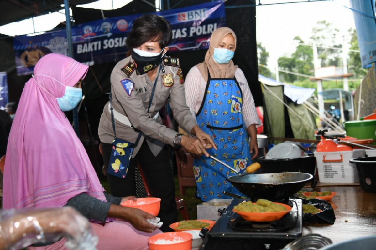 Korlantas beri bantuan 3.150 paket sembako untuk pengungsi Merapi