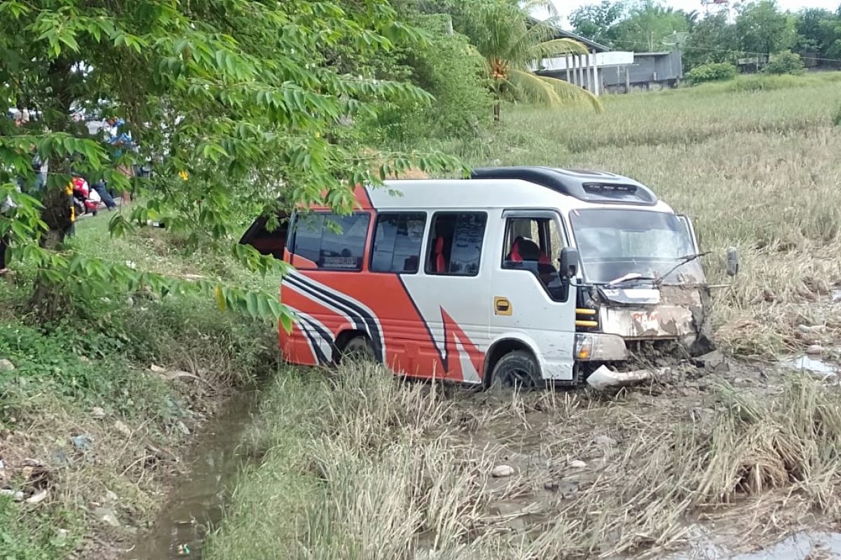 Mopen terjun ke sawah kecelakaan di Aceh Utara, dua penumpang patah kaki