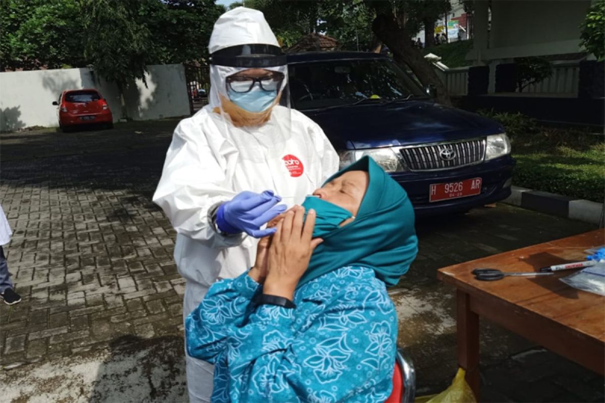 Hari Ibu 2020, para ibu di Jateng ikuti tes cepat Antigen