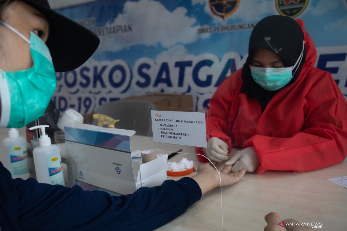 Pengguna layanan kereta jarak jauh wajib tes cepat antigen