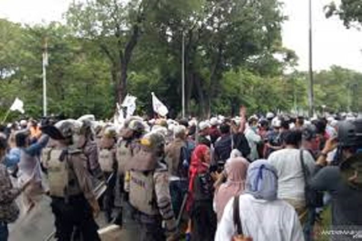 Petugas gabungan amankan 155 pengikut Rizieq Shihab hendak demo