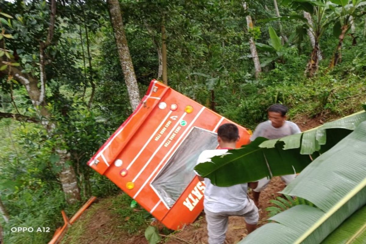 Mundur tak kuat menanjak kereta 