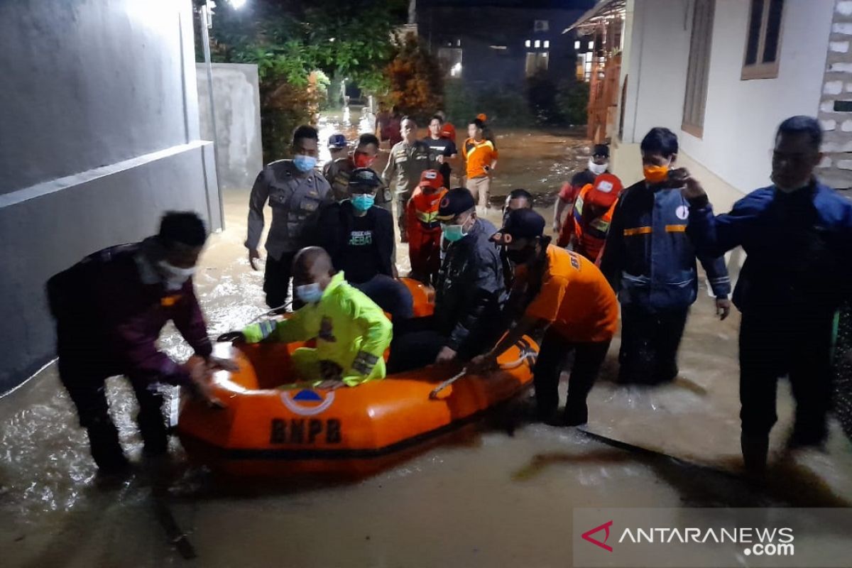 Banjir genangi lima kelurahan dan tiga desa di Pamekasan