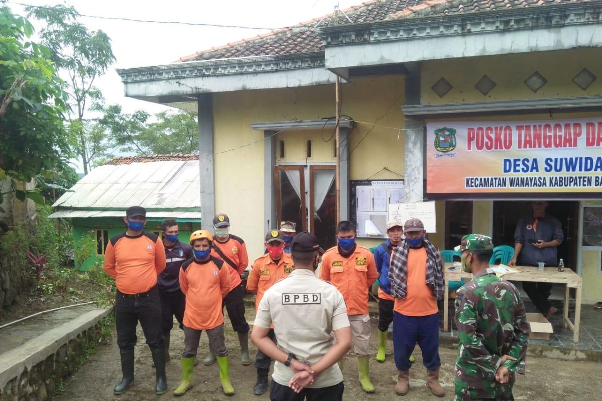 BPBD: 25 orang masih mengungsi akibat longsor di Suwidak