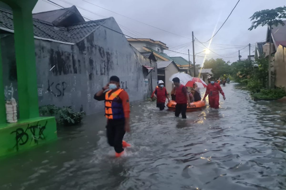 80 warga Blok 10 Perumnas Antang Makassar mengungsi akibat banjir