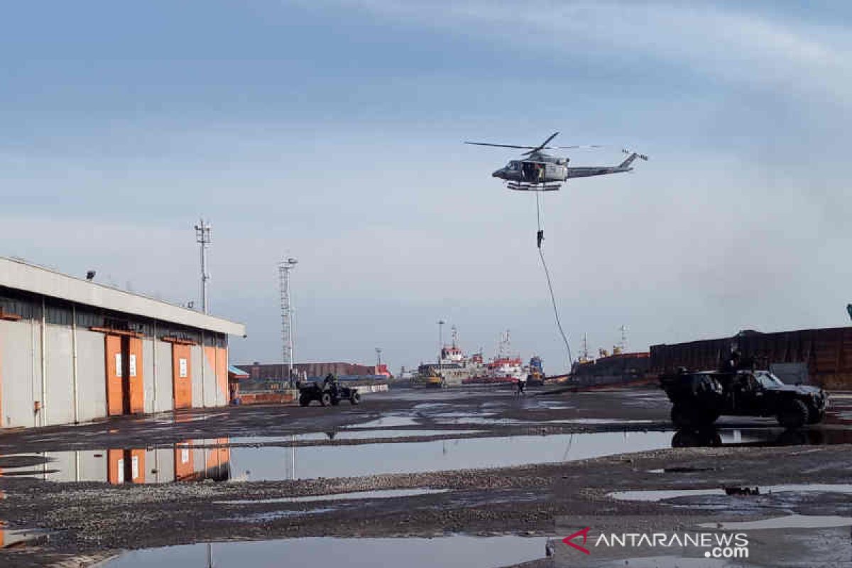 Denjaka berlatih tangani teroris kuasai objek vital di Cirebon