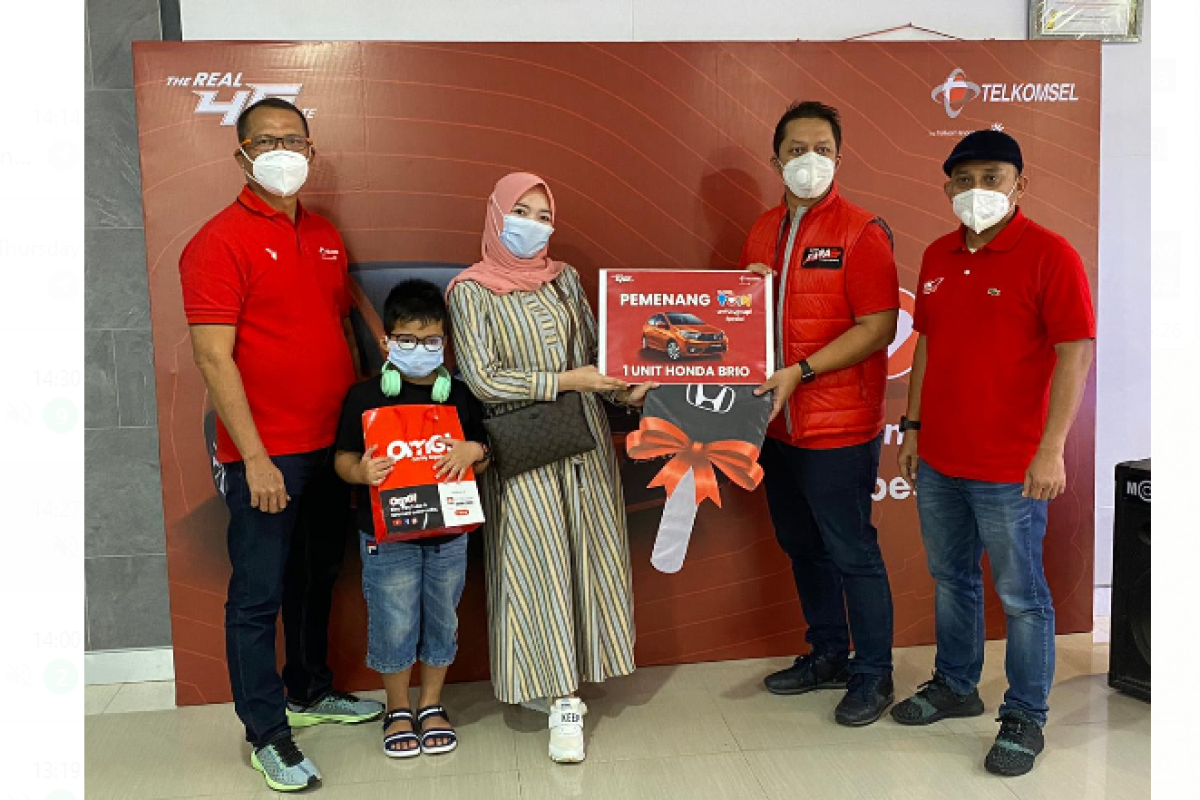 Pelanggan setia Telkomsel raih hadiah mobil dari tukar Poin Telkomsel