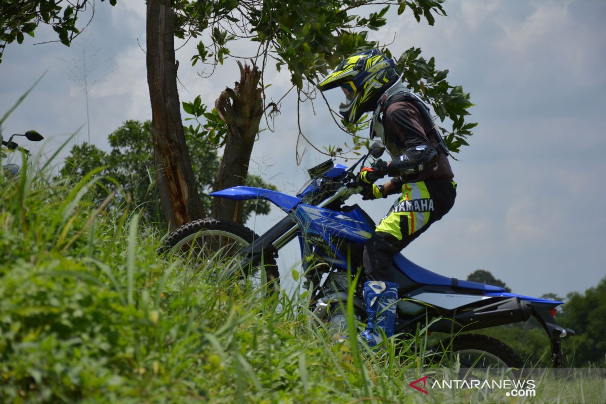 Tips menanjak dan menurun untuk belajar motor off road