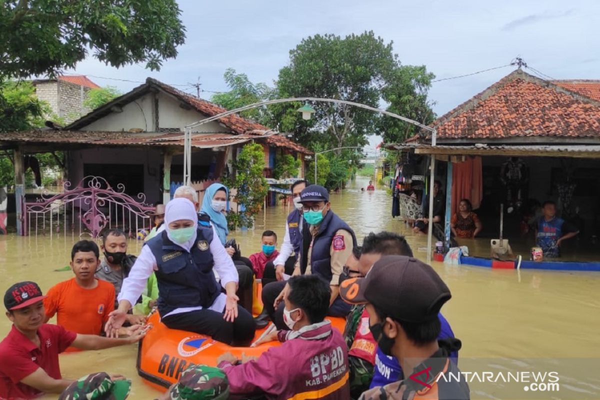 Gubernur Khofifah minta penanganan banjir di Pamekasan integratif