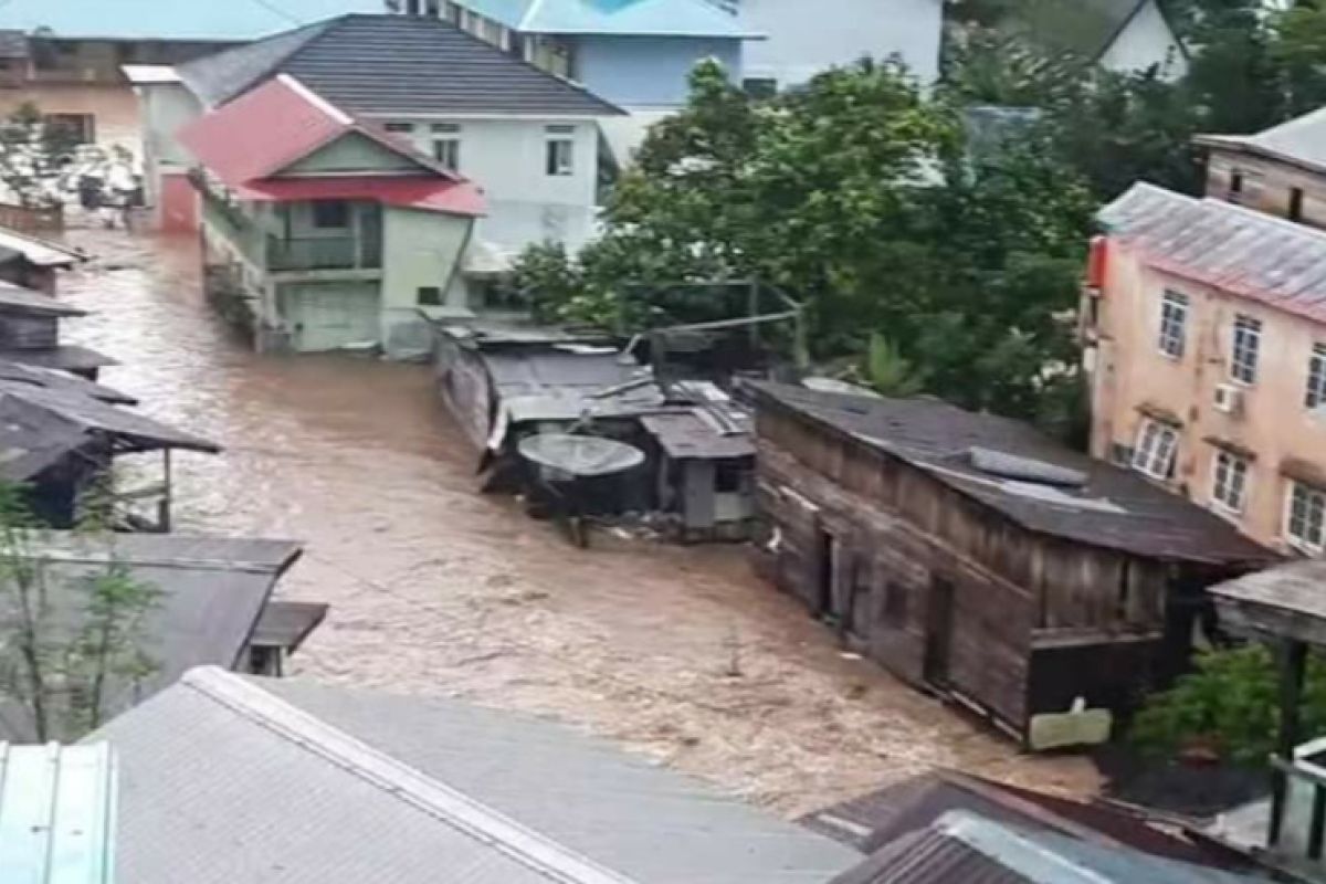 PLN matikan listrik di wilayah terdampak banjir dan longsor di Anambas