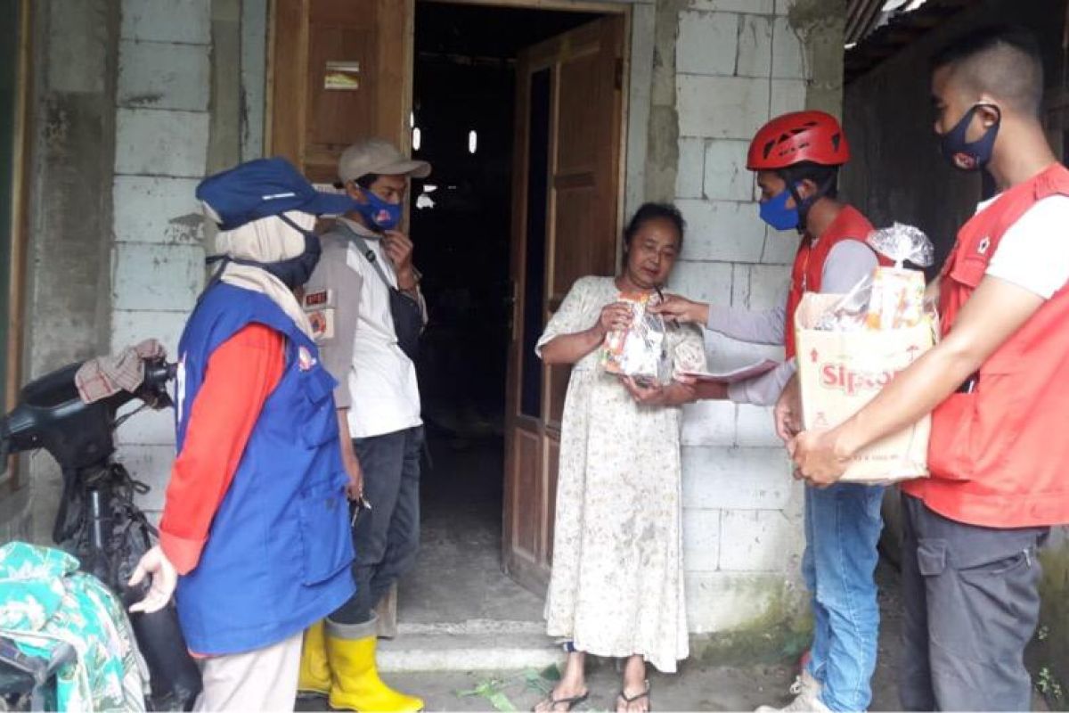 PMI Banjarnegara dirikan dua  posko di lokasi bencana longsor