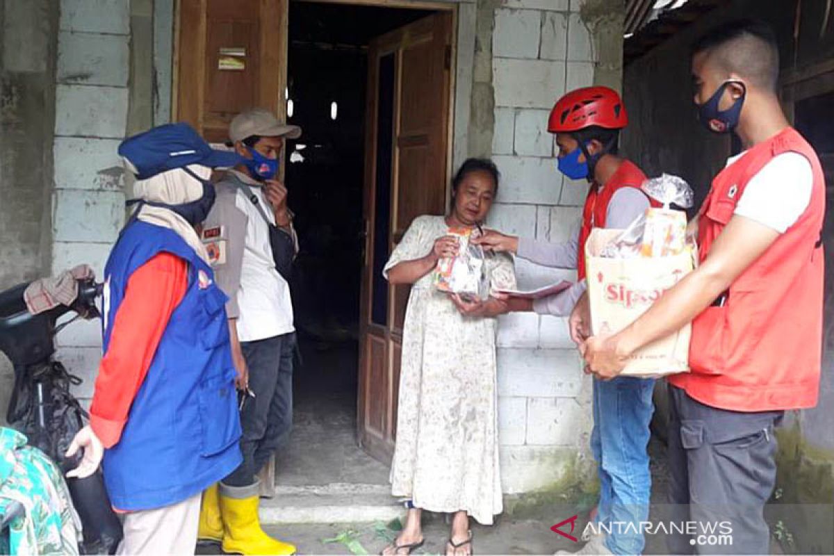 PMI Banjarnegara dirikan dua posko di lokasi bencana longsor