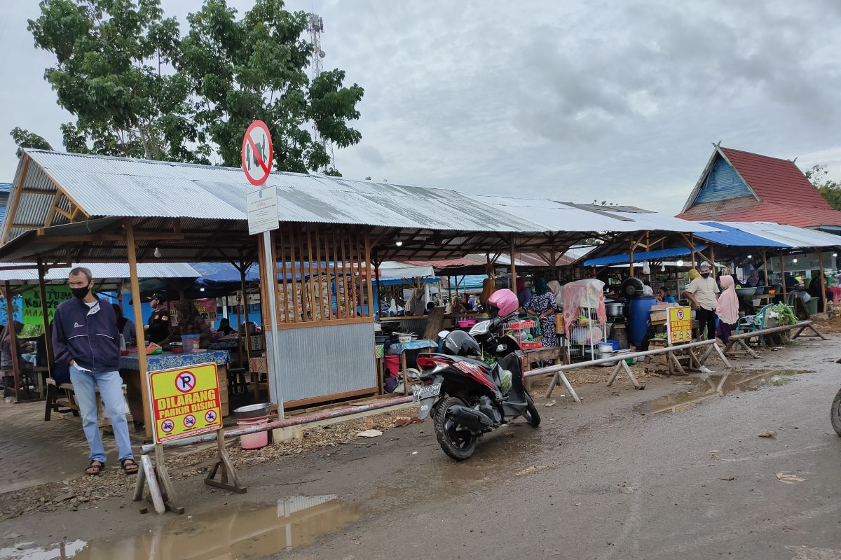 Lapak-lapak pasar rakyat Kandangan Kalsel 