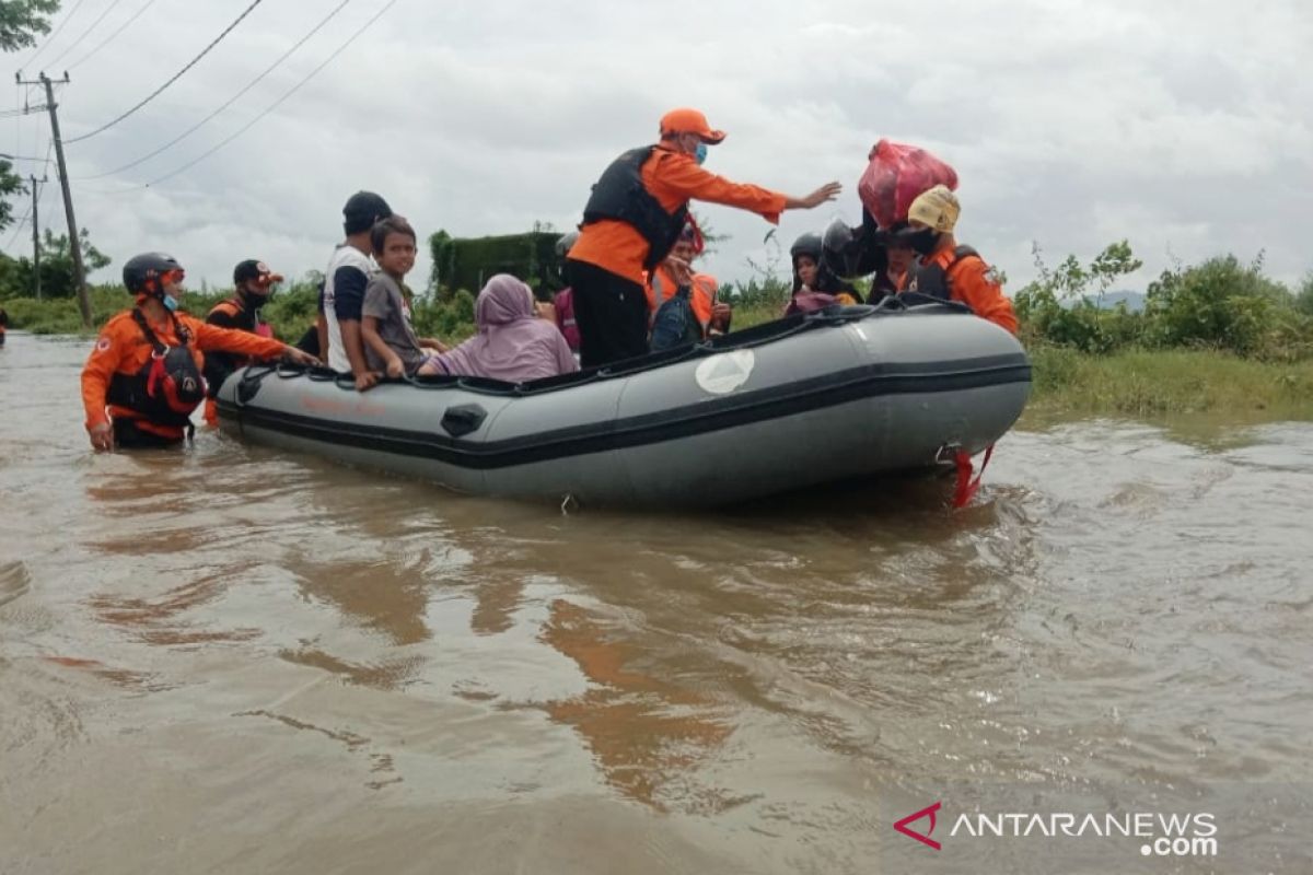 Ratusan rumah di Makassar direndam banjir