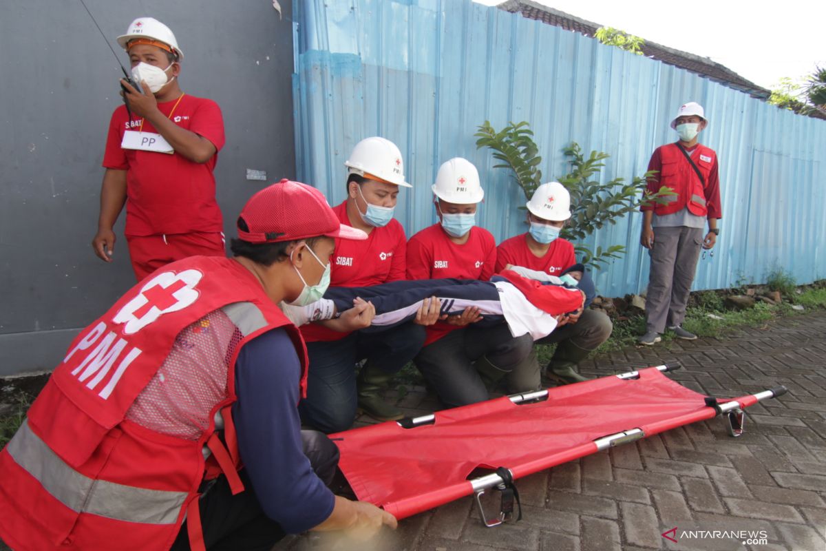 Simulasi Evakuasi Bencana Gempa Bumi - ANTARA News Jawa Timur