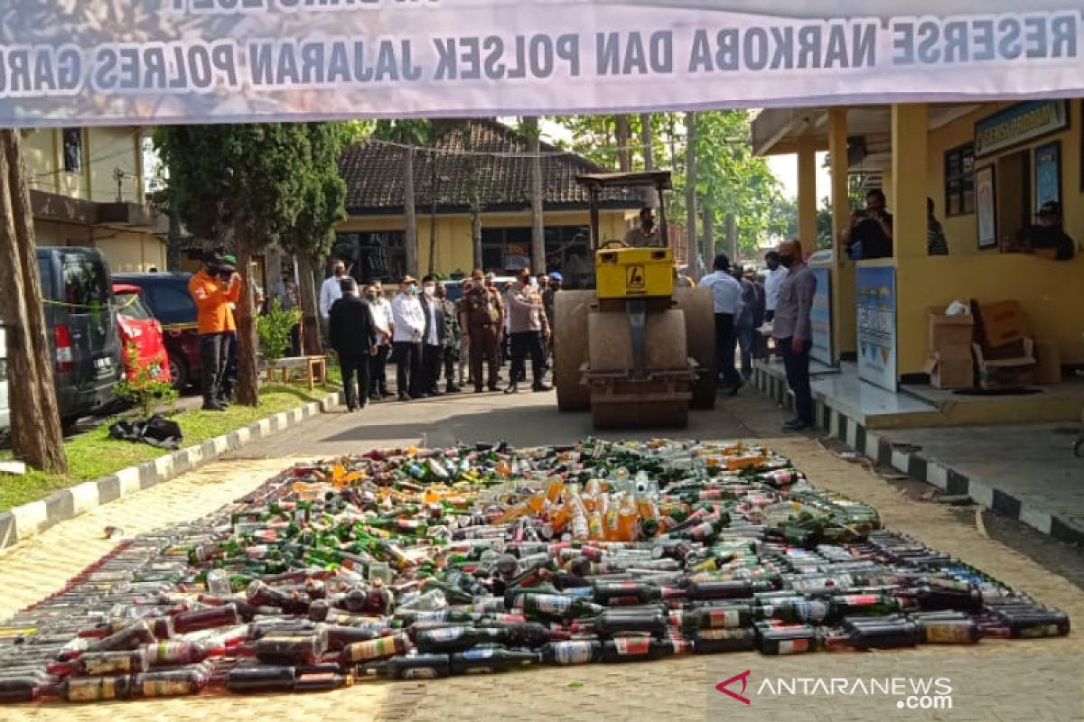 Polisi tingkatkan razia miras jelang Tahun Baru di Garut