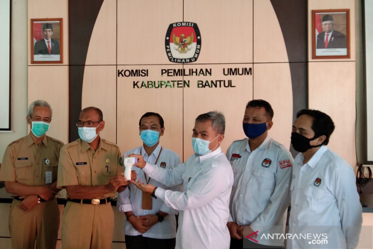 KPU Bantul menghibahkan ribuan thermo gun ke Pemkab