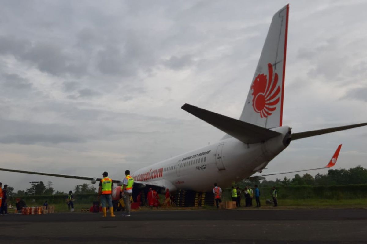 Badan pesawat Lion Air JT-173 yang tergelincir mulai dievakuasi
