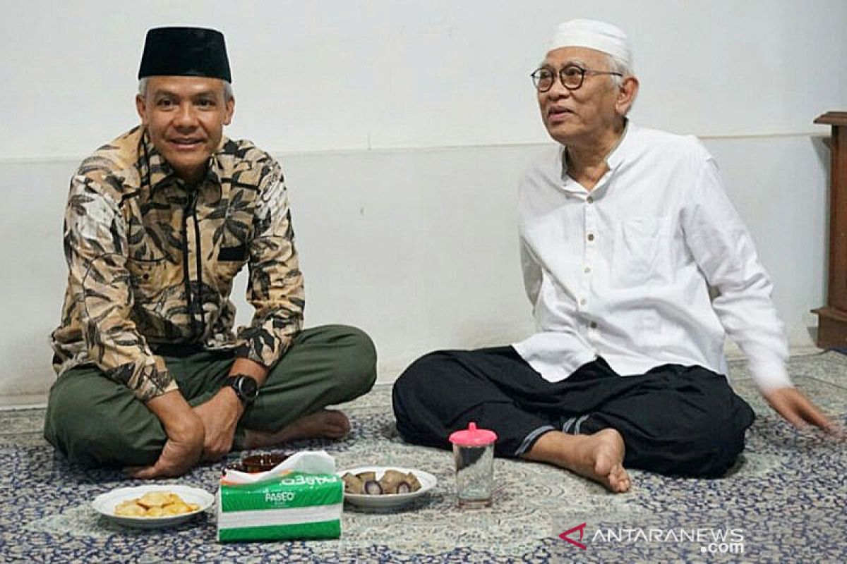 Gus Mus dan Ganjar minta kiai ikut tangani COVID di pesantren