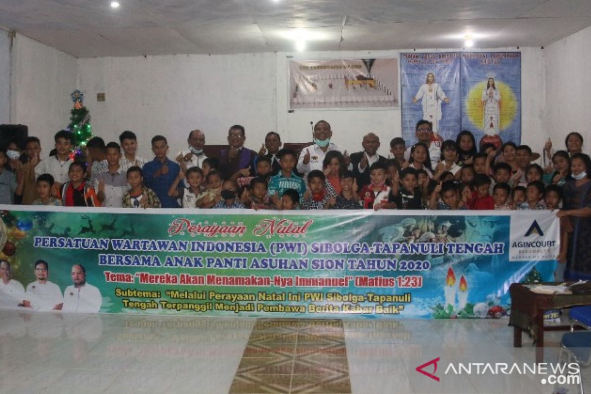 PWI Sibolga-Tapteng berbagi kasih Natal dengan anak panti asuhan