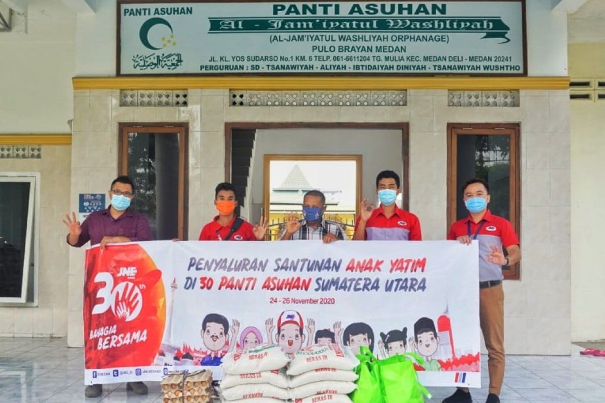 Berbagi kebahagiaan, JNE santuni anak panti asuhan di Sumatera Utara