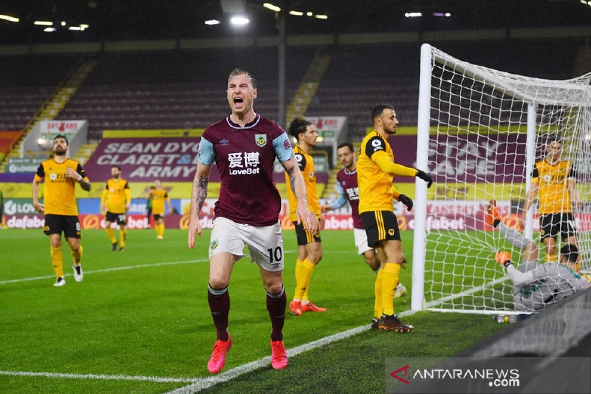 Burnley tinggalkan zona merah setelah kalahkan Wolverhampton