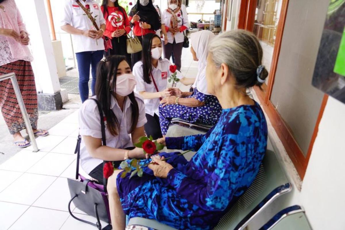 Hari Ibu, Srikandi PSI aksi sosial ke Panti Wreda