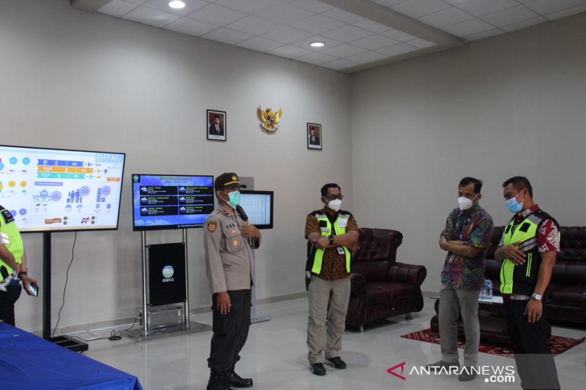 Bandara Sam Ratulangi libatkan TNI-Polri awasi protokol COVID-19