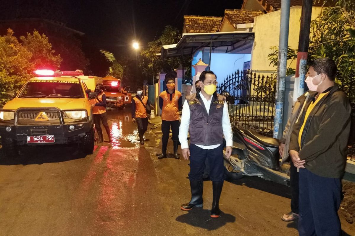 Pemkab Sidoarjo datangkan mesin pompa tangani banjir di Tanggulangin