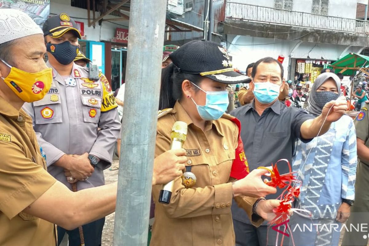 Pemkot Singkawang luncurkan layar publikasi bahan pokok di Pasar Beringin