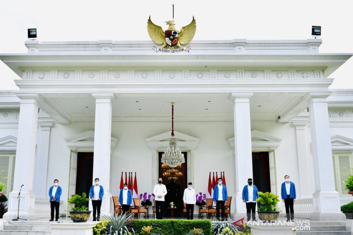 Kemarin, Presiden Jokowi umumkan enam menteri baru hingga lantik pada Rabu