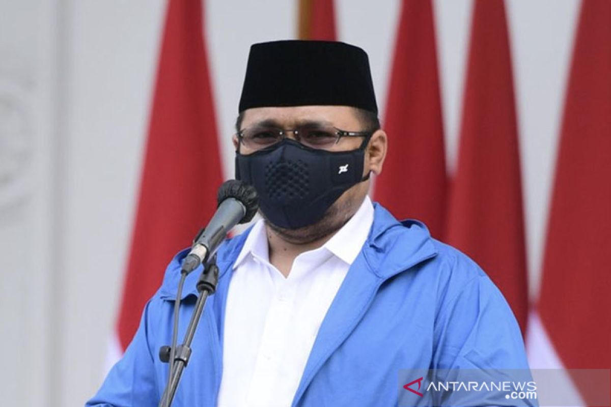 Menteri Agama meminta warga untuk sementara beribadah di rumah