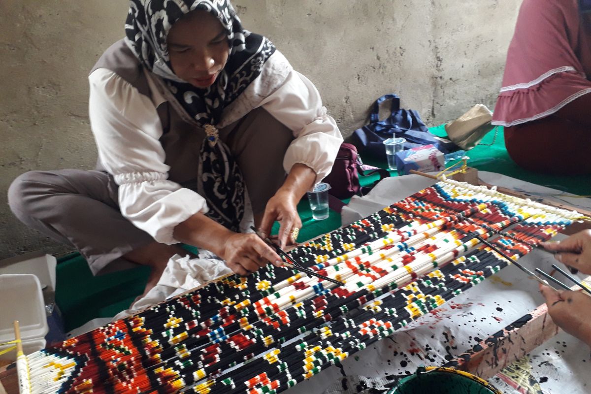 Dekranasda Bangka Tengah dorong perajin kembangkan produk khas lokal