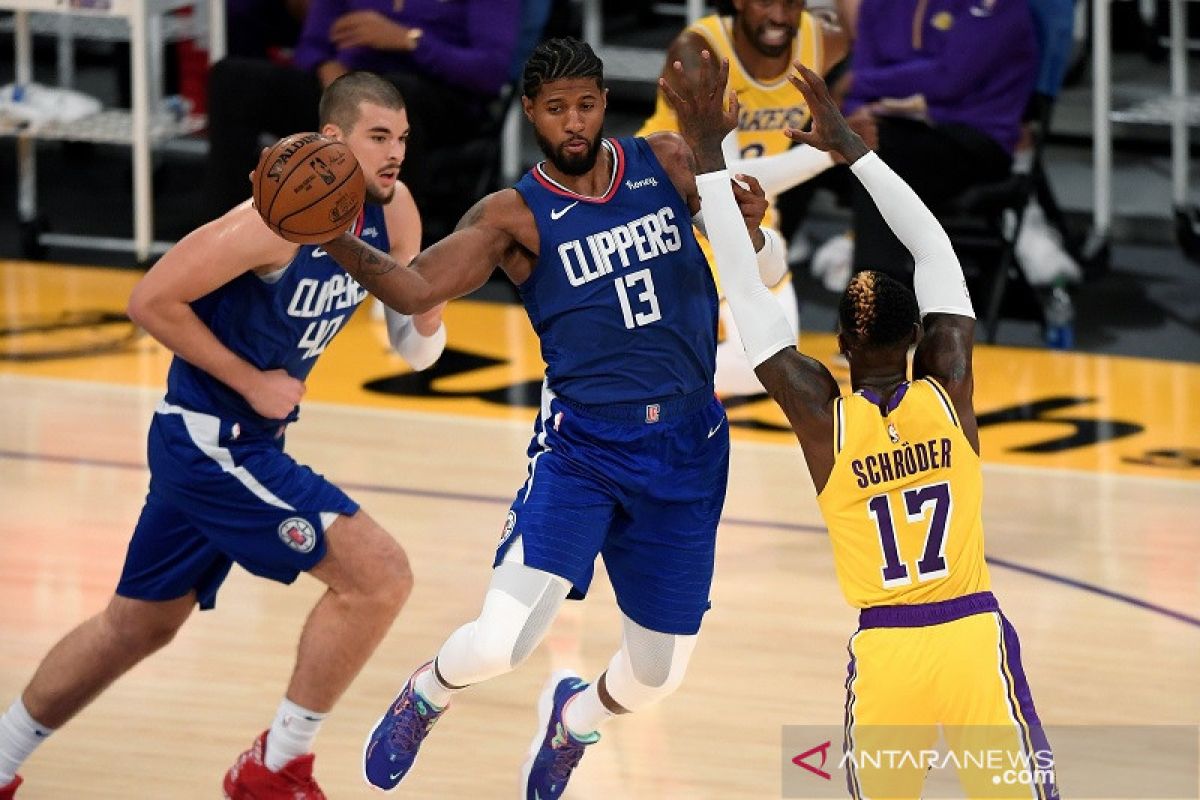 Lakers sang juara bertahan buka musim dengan kekalahan