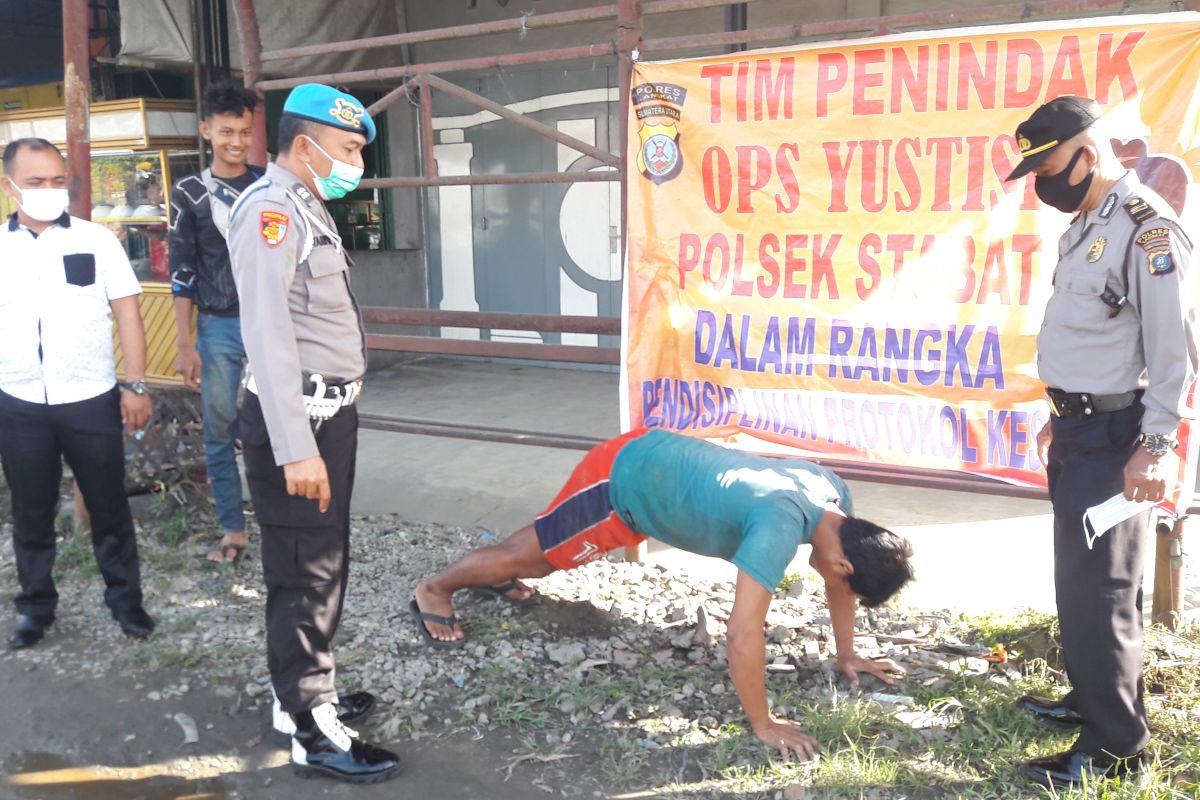 Polsek Stabat Langkat razia masker terapkan protokol kesehatan