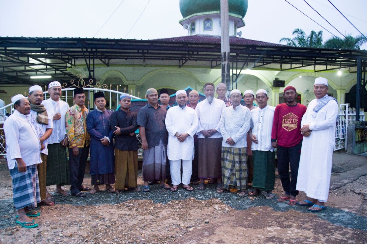 Bupati Andi Laksanakan Shalat Subuh Berjama'ah Bersama Ratusan Masyarakat Aek Paing