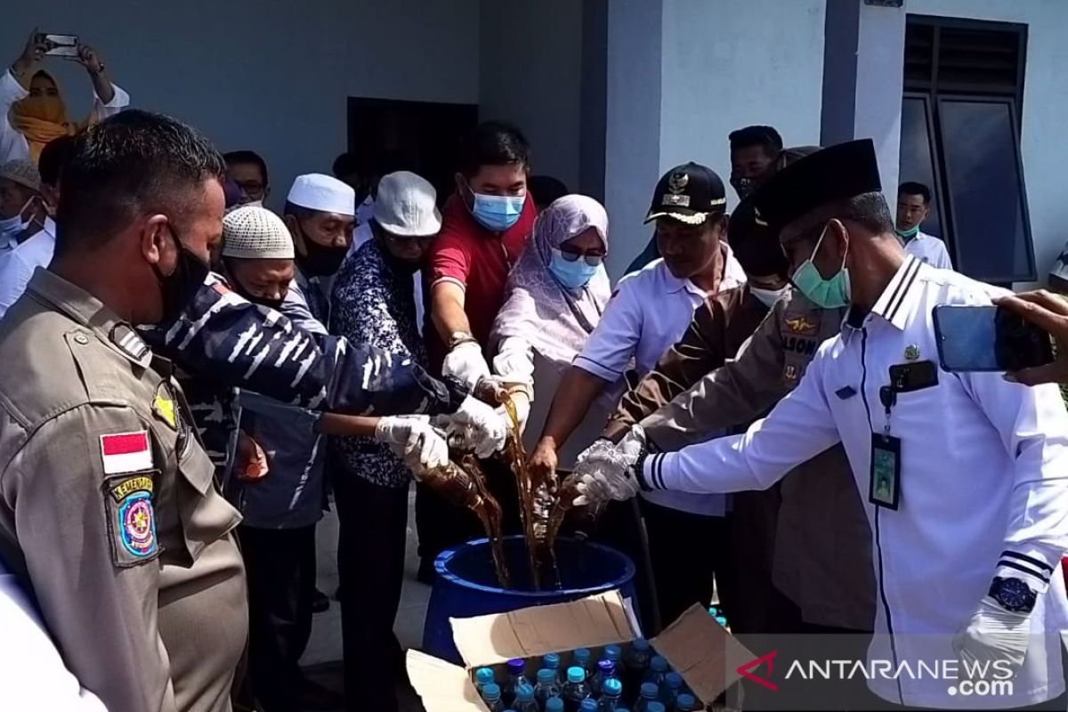 Pemusnahan minuman beralkohol di Tambelan