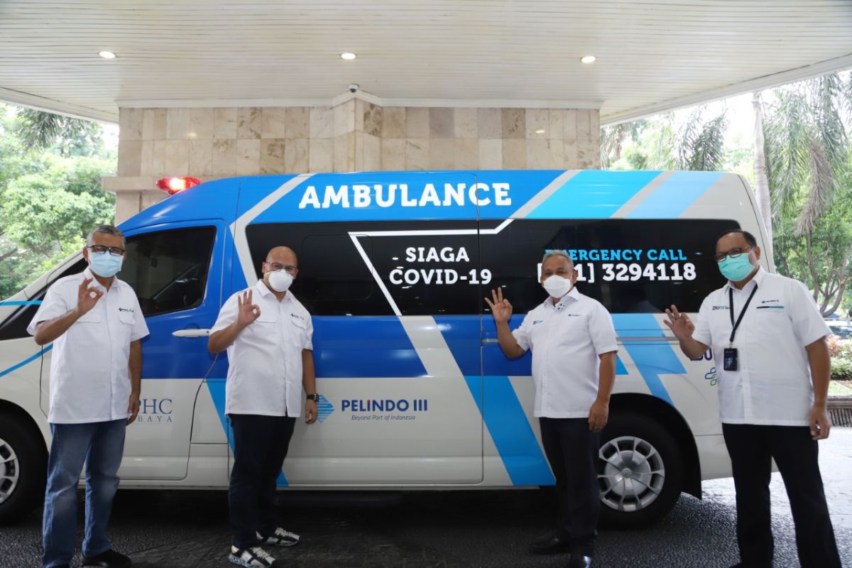 Pelindo III sumbang mobil ambulans ke RS PHC