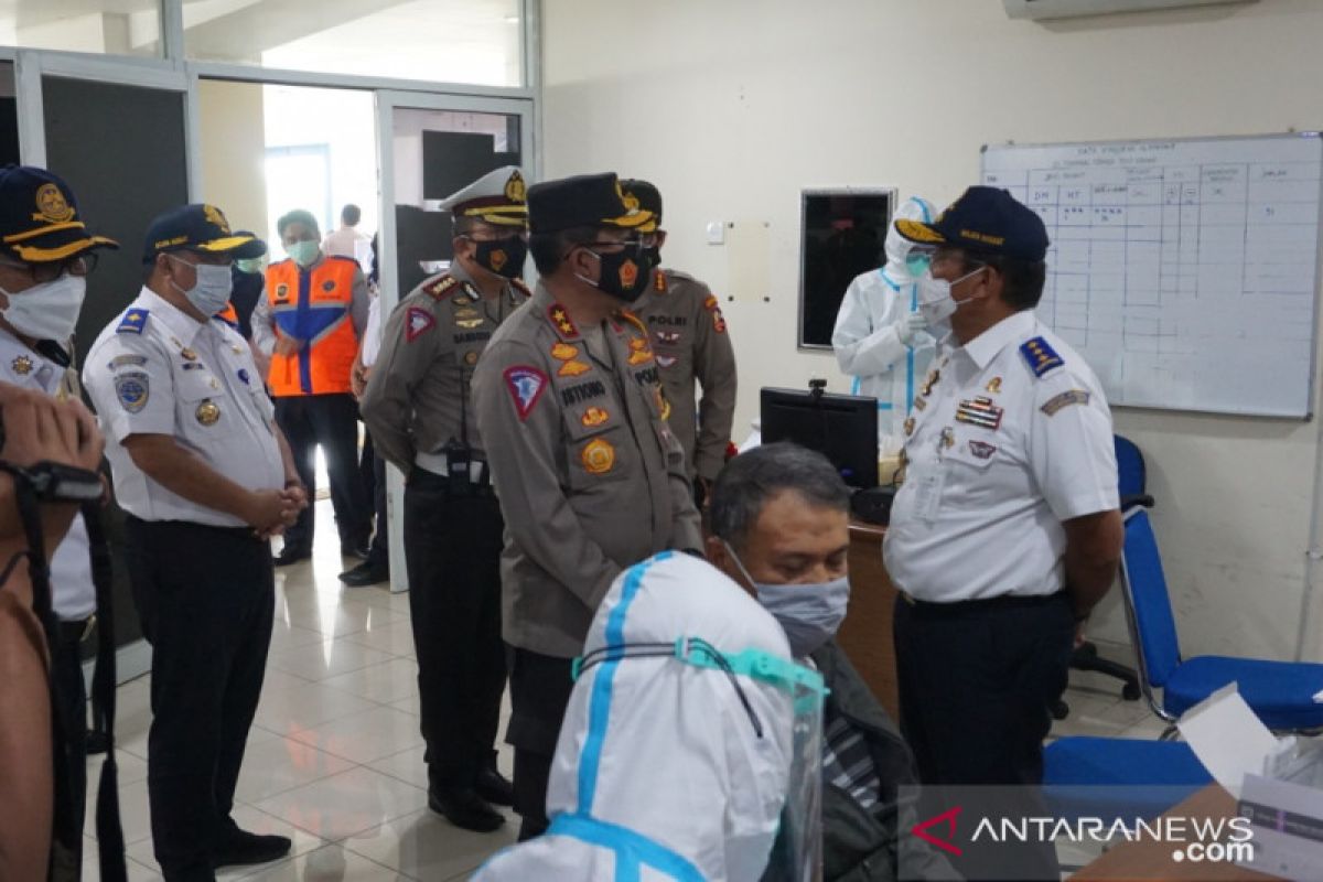 Terminal Pulogebang kekurangan tenaga medis untuk tes cepat antigen