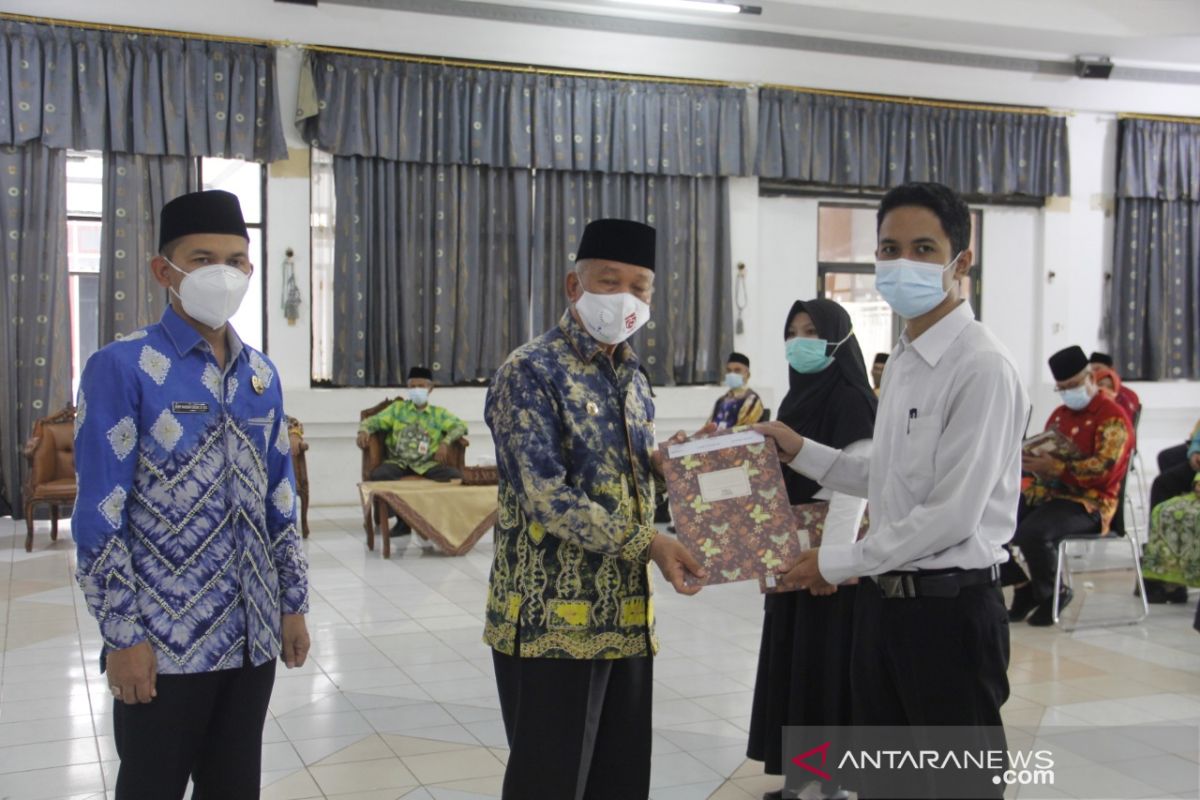 Bupati HST serahkan SK kepada 285 CPNS formasi 2019