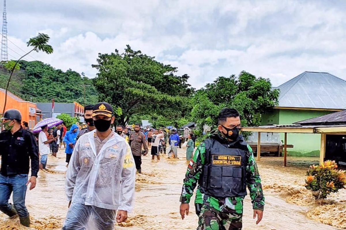 Lintas Sulawesi Gorontalo-Buol putus akibat banjir