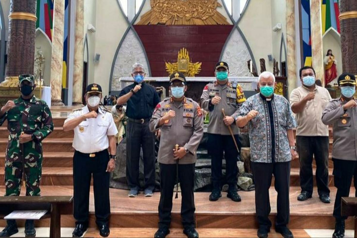 Kapolda Kalbar turun langsung cek kesiapan pengamanan gereja