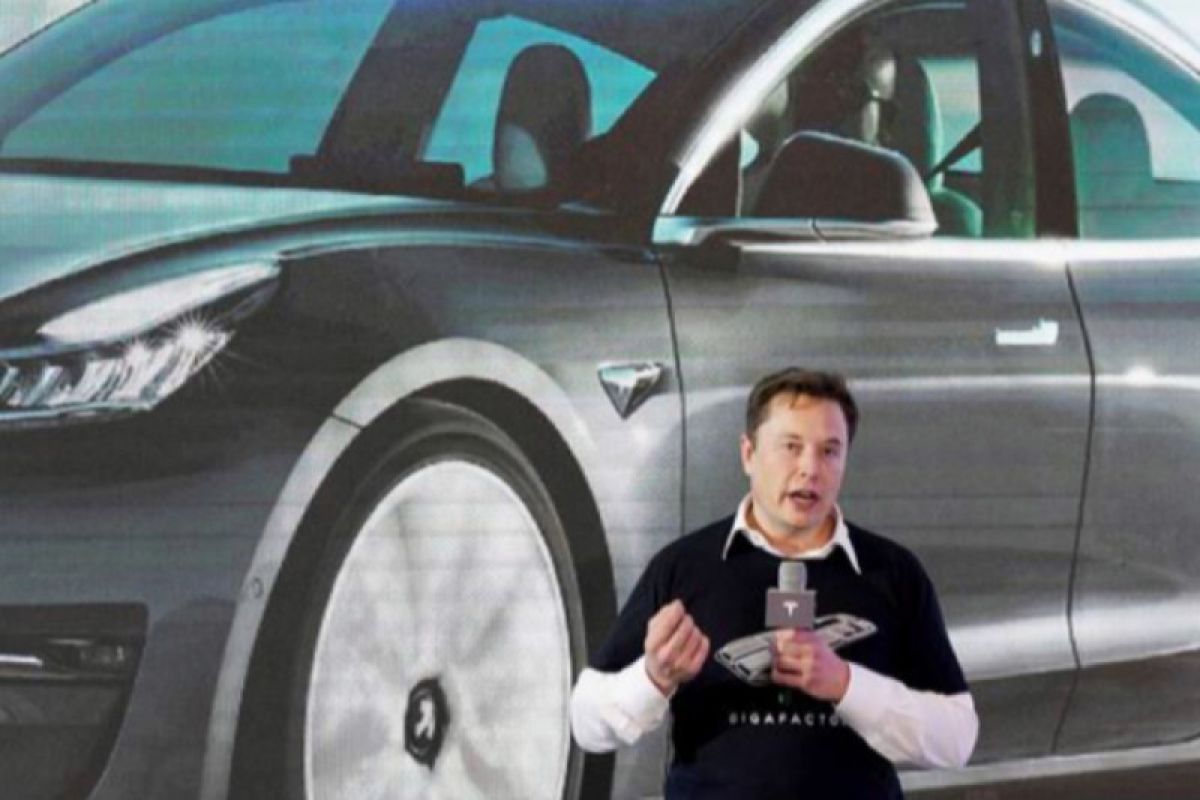 Bos Apple disebut pernah tolak akuisisi Tesla