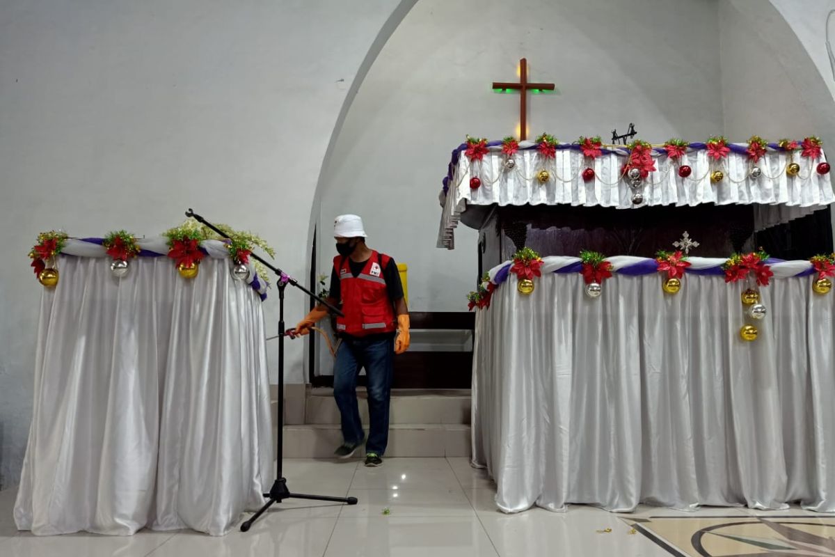 PMI disinfeksi gereja jelang perayaan Natal di Sukabumi