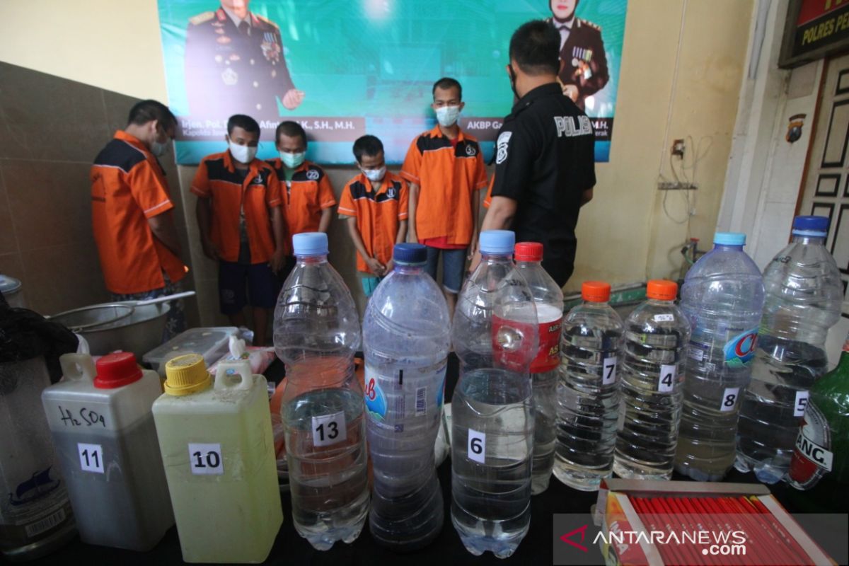 Polres Tanjung Perak gerebek rumah produksi sabu-sabu