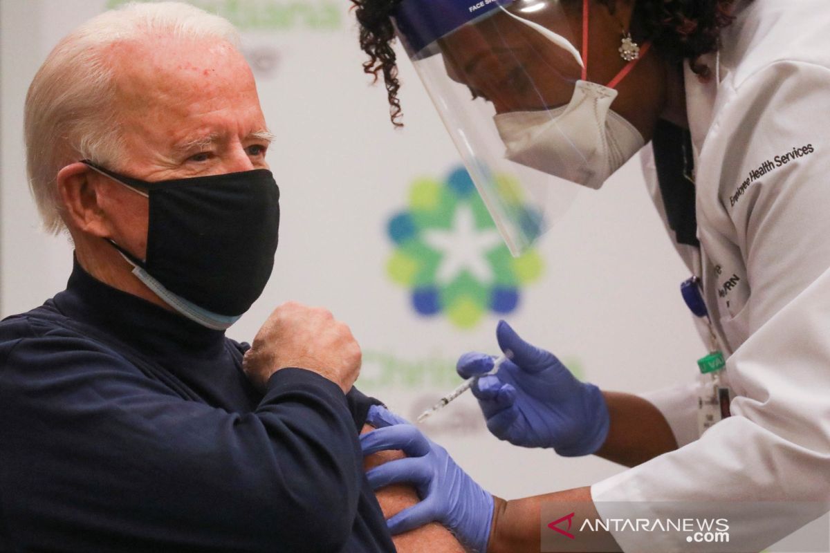 Biden akan kunjungi pabrik Pfizer saat AS minta lebih banyak vaksin